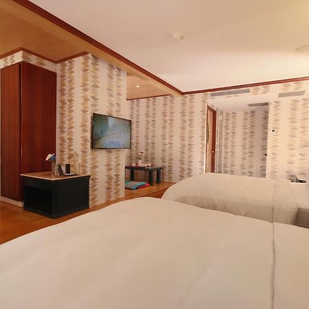 พิงค์ โลตัส โฮเต็ล Hotel ไทเป ภายนอก รูปภาพ