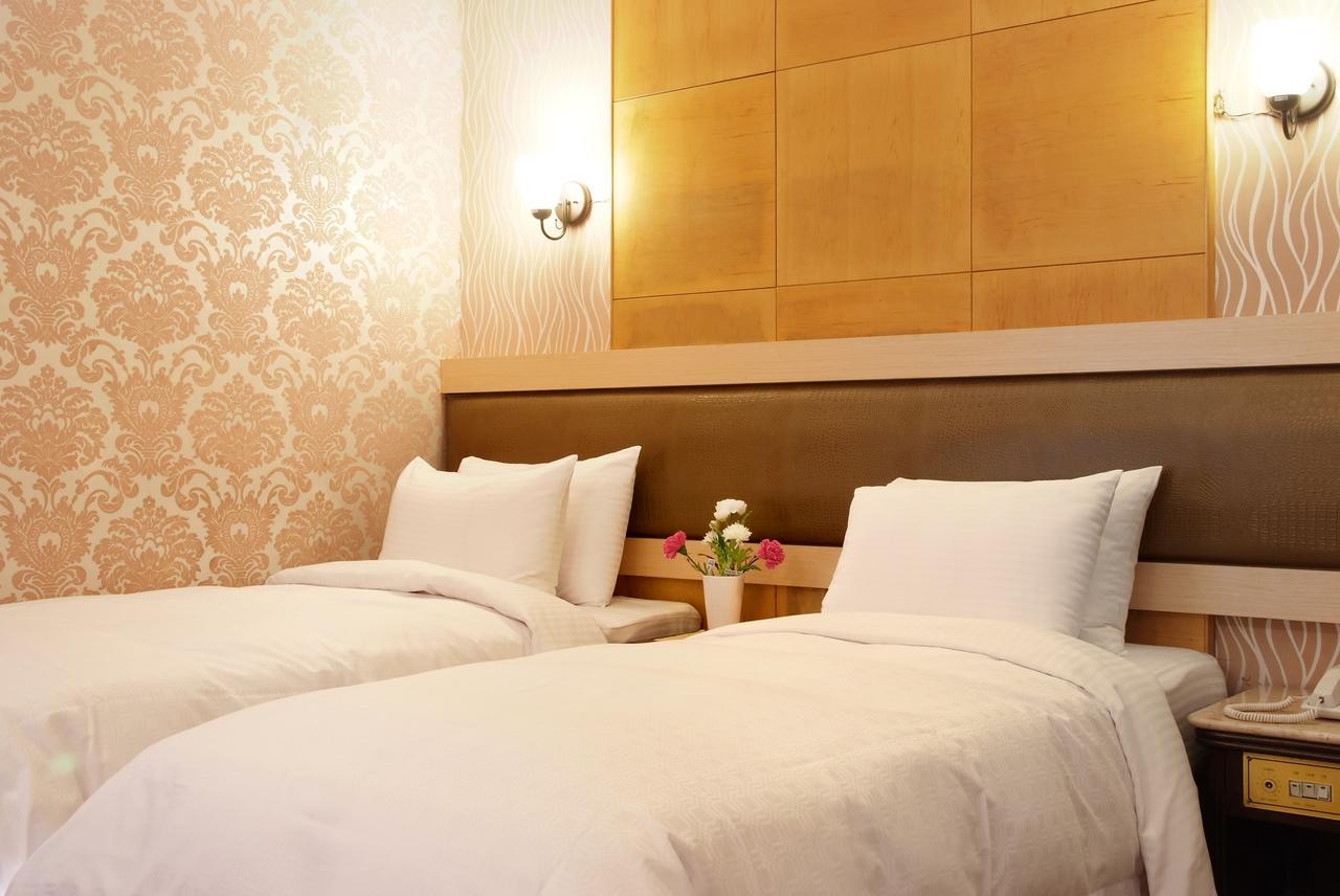 พิงค์ โลตัส โฮเต็ล Hotel ไทเป ภายนอก รูปภาพ